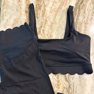 Joy Lab scalloped athletic set